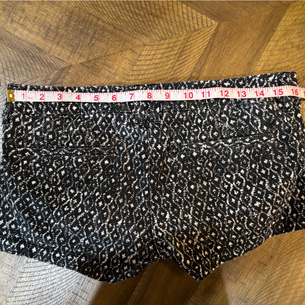 American Eagle Wome's Black and White Patterned Shorts - Picture 8 of 14